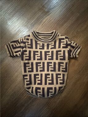 Doggy Fendi Logo Knit Short-Sleeve Sweater in Beige and Dark Brown